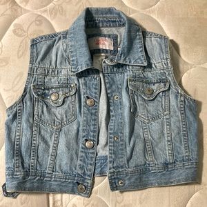 Little girls Jean jacket super cute!